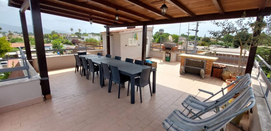 TERRACINA VENDESI – APPARTAMENTO IN UN BEL CONTESTO RESIDENZIALE